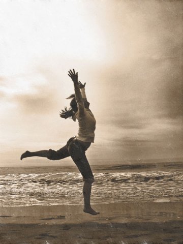 girl_jump.jpg, 48 KB
